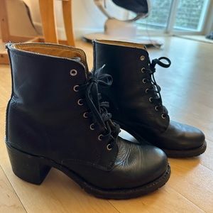 Frye Sabrina 6G Lace Up